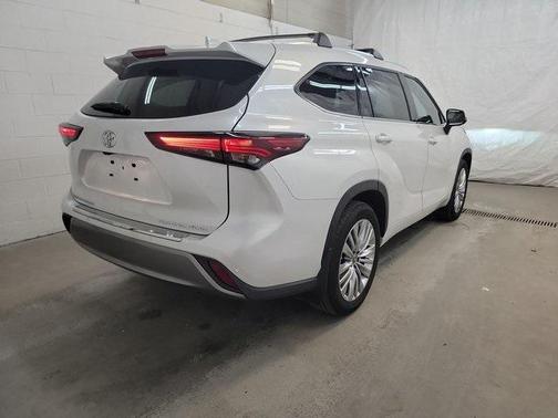 2024 Toyota Highlander Platinum