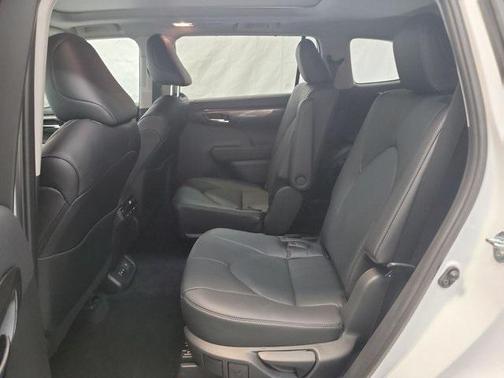 2024 Toyota Highlander Platinum