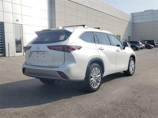 2024 Toyota Highlander Platinum
