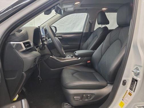 2024 Toyota Highlander Platinum