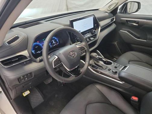 2024 Toyota Highlander Platinum