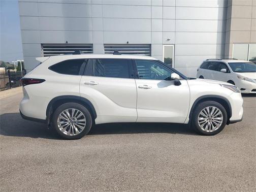 2024 Toyota Highlander Platinum