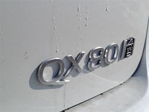 2025 INFINITI QX80 Luxe