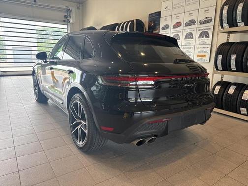 2022 Porsche Macan Base