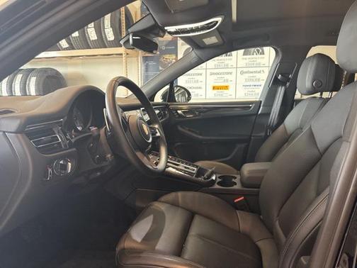 2022 Porsche Macan Base