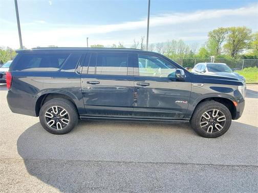 2023 GMC Yukon XL 4WD AT4