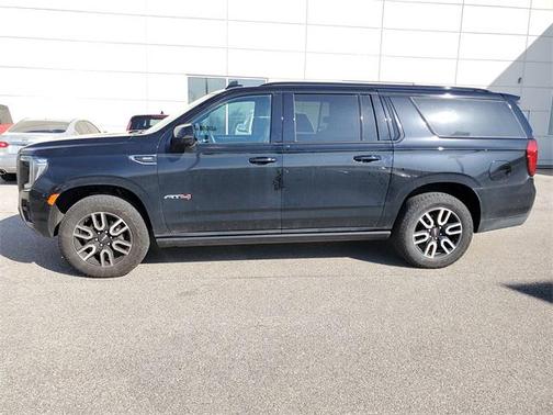 2023 GMC Yukon XL 4WD AT4