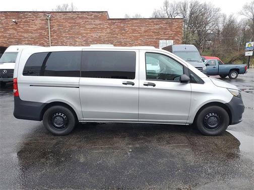2022 Mercedes-Benz Metris Base