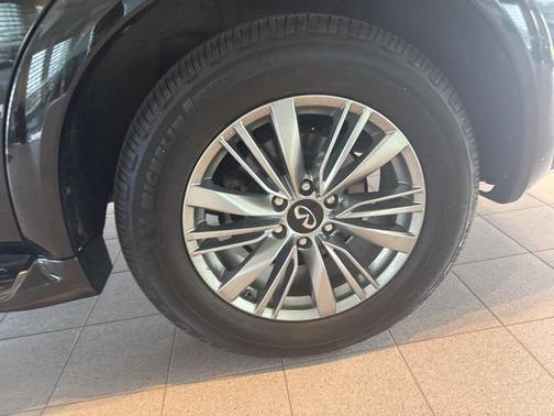 2021 INFINITI QX80 Luxe