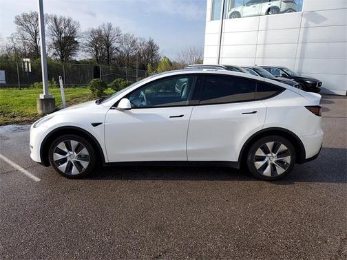 2022 Tesla Model Y Long Range Dual Motor All-Wheel Drive