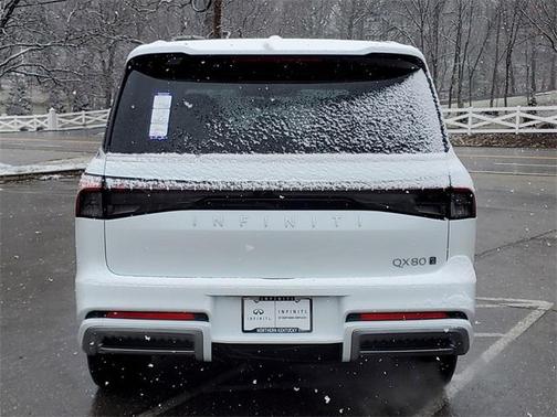 2025 INFINITI QX80 Luxe
