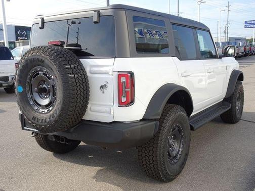 Oxford White 2025 Ford Bronco Outer Banks