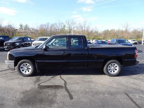 Photo 2 of 19 of 2005 Chevrolet Silverado 1500 W/T