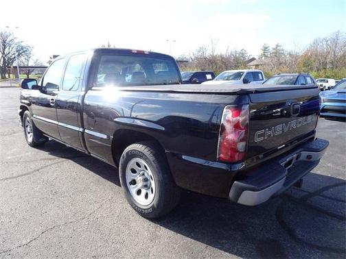 Photo 3 of 19 of 2005 Chevrolet Silverado 1500 W/T
