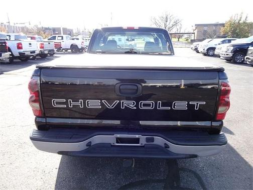 Photo 4 of 19 of 2005 Chevrolet Silverado 1500 W/T