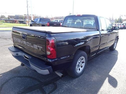 Photo 5 of 19 of 2005 Chevrolet Silverado 1500 W/T