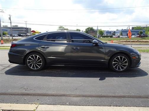 2022 Hyundai SONATA Limited