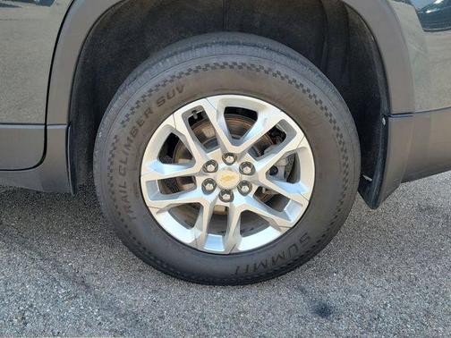 Graphite Metallic 2020 Chevrolet Traverse LT Cloth