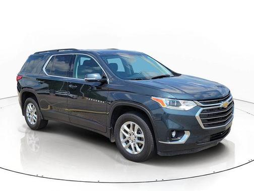 Graphite Metallic 2020 Chevrolet Traverse LT Cloth