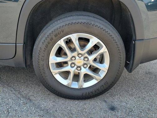 Graphite Metallic 2020 Chevrolet Traverse LT Cloth