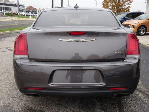 2016 Chrysler 300 S