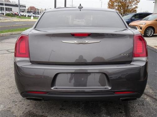 2016 Chrysler 300 S