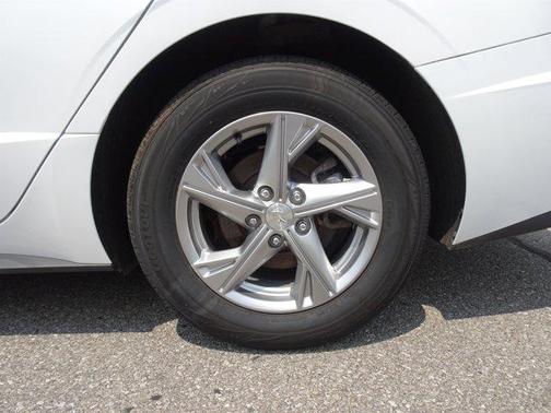 2022 Hyundai SONATA SE