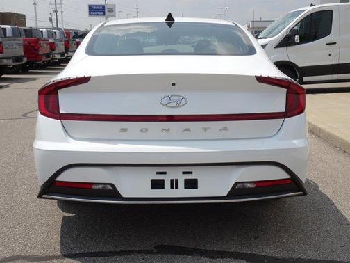 2022 Hyundai SONATA SE