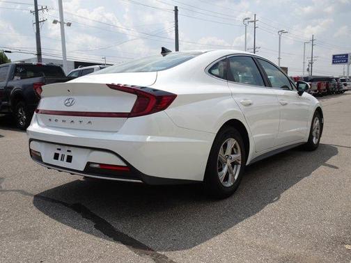 2022 Hyundai SONATA SE