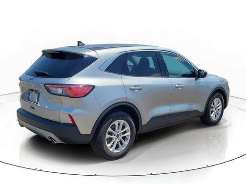 Iconic Silver Metallic 2022 Ford Escape SE