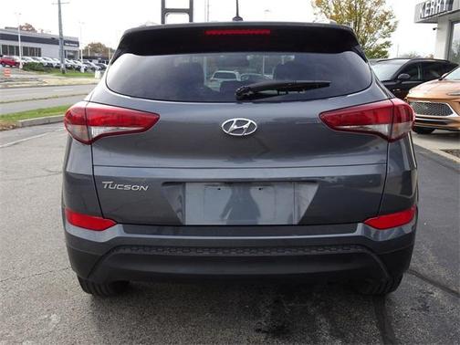 2017 Hyundai TUCSON SE