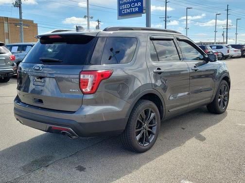 Magnetic Metallic 2017 Ford Explorer XLT