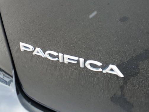 2023 Chrysler Pacifica Touring-L