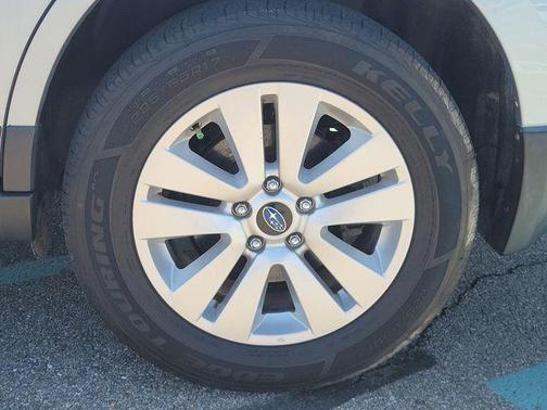 Ice Silver Metallic 2017 Subaru Outback 2.5i