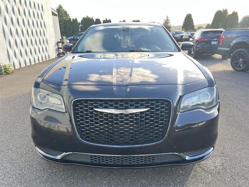 2019 Chrysler 300 Touring
