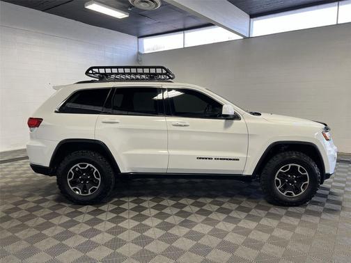 2020 Jeep Grand Cherokee Laredo