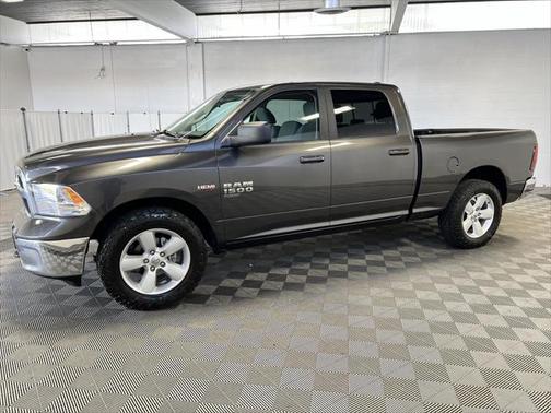 2019 RAM 1500 SLT