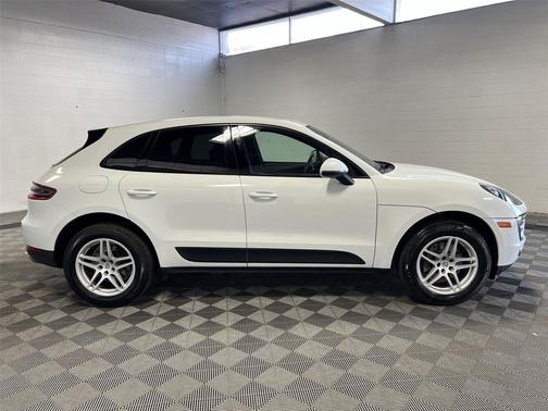 2018 Porsche Macan BASE