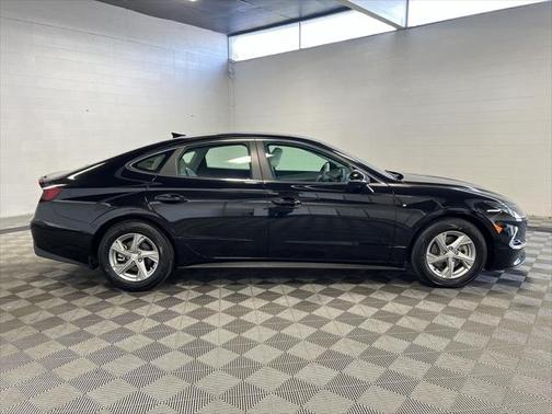 2022 Hyundai SONATA SE