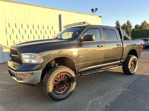 2019 RAM 1500 SLT