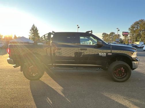 2019 RAM 1500 SLT