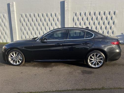 2017 Alfa Romeo Giulia Base