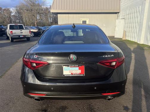 2017 Alfa Romeo Giulia Base
