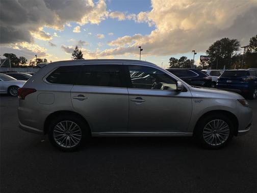 2022 Mitsubishi Outlander PHEV GT