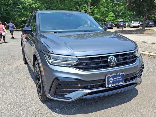 2024 Volkswagen Tiguan 2.0T SE R-Line Black
