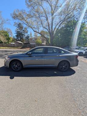 Platinum Gray Metallic 2024 Volkswagen Jetta 1.5T SE