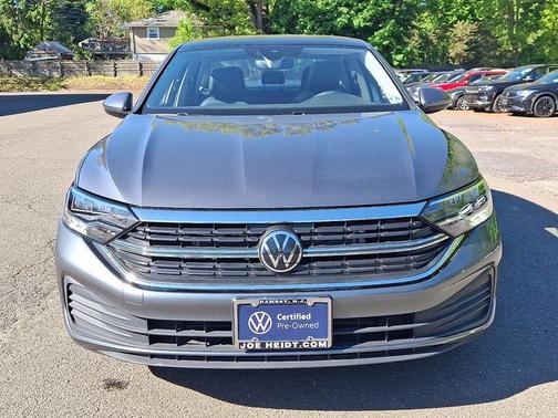 Platinum Gray Metallic 2024 Volkswagen Jetta 1.5T SE