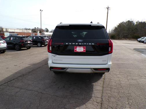 Star White Metallic Tri-Coat 2026 Ford Expedition Max Platinum