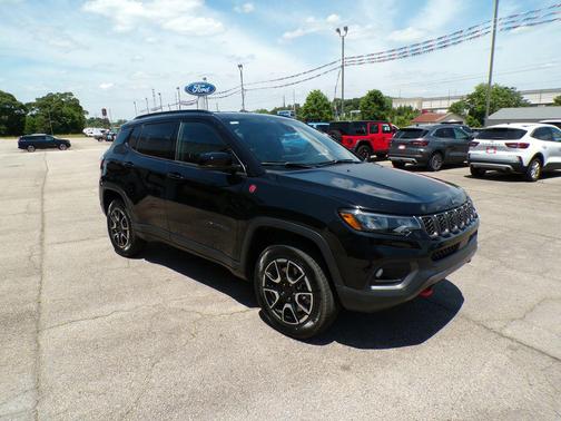 Diamond Black Crystal Pearlcoat 2024 Jeep Compass Trailhawk