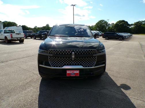 Black Metallic 2025 Lincoln Navigator Reserve